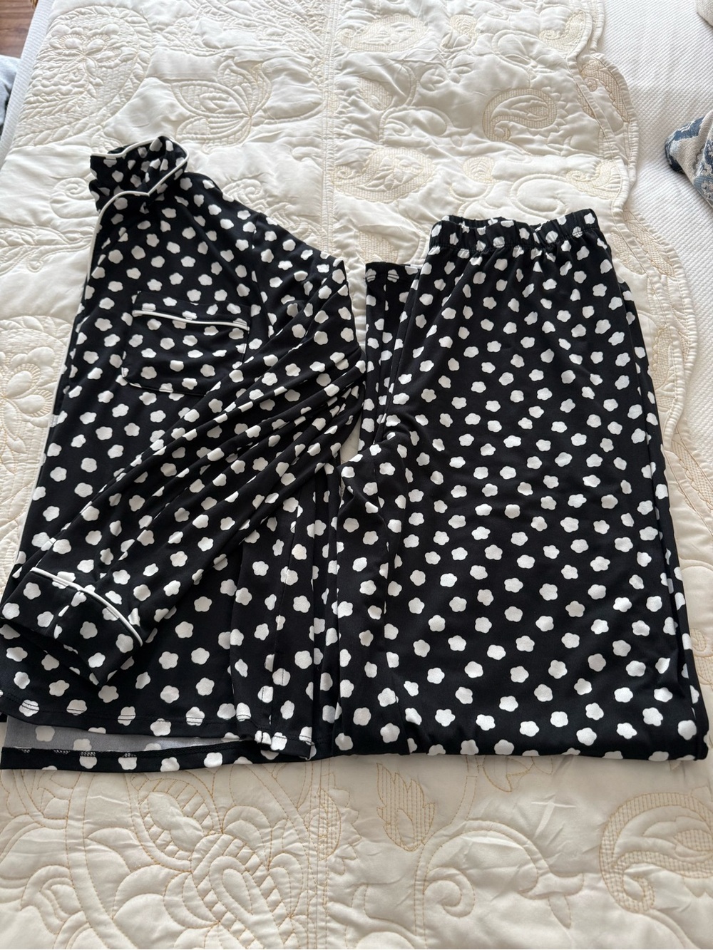 Kate Spade Women’s Black & White Polka Dot Pajama Set - Picture 6 of 6